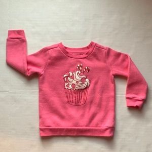 A cute cupcake girls shirt!
